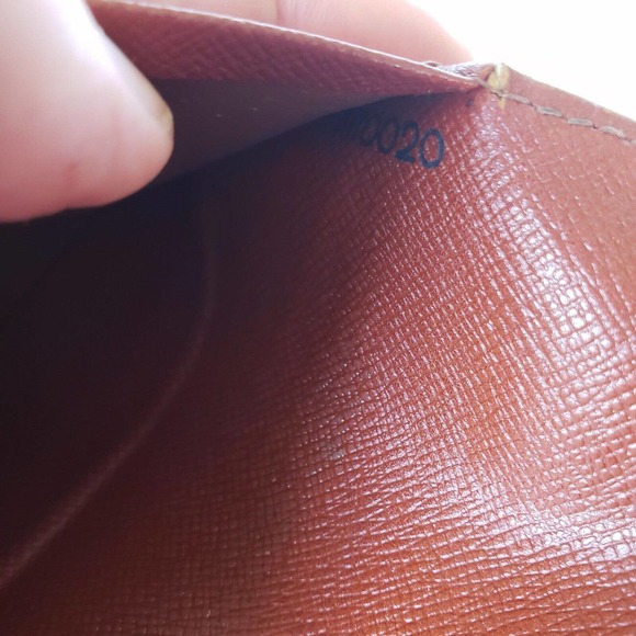 Louis Vuitton LV Epi Leather Wallet Brown Medium Envelope Unisex Vintage - Picture 12 of 14